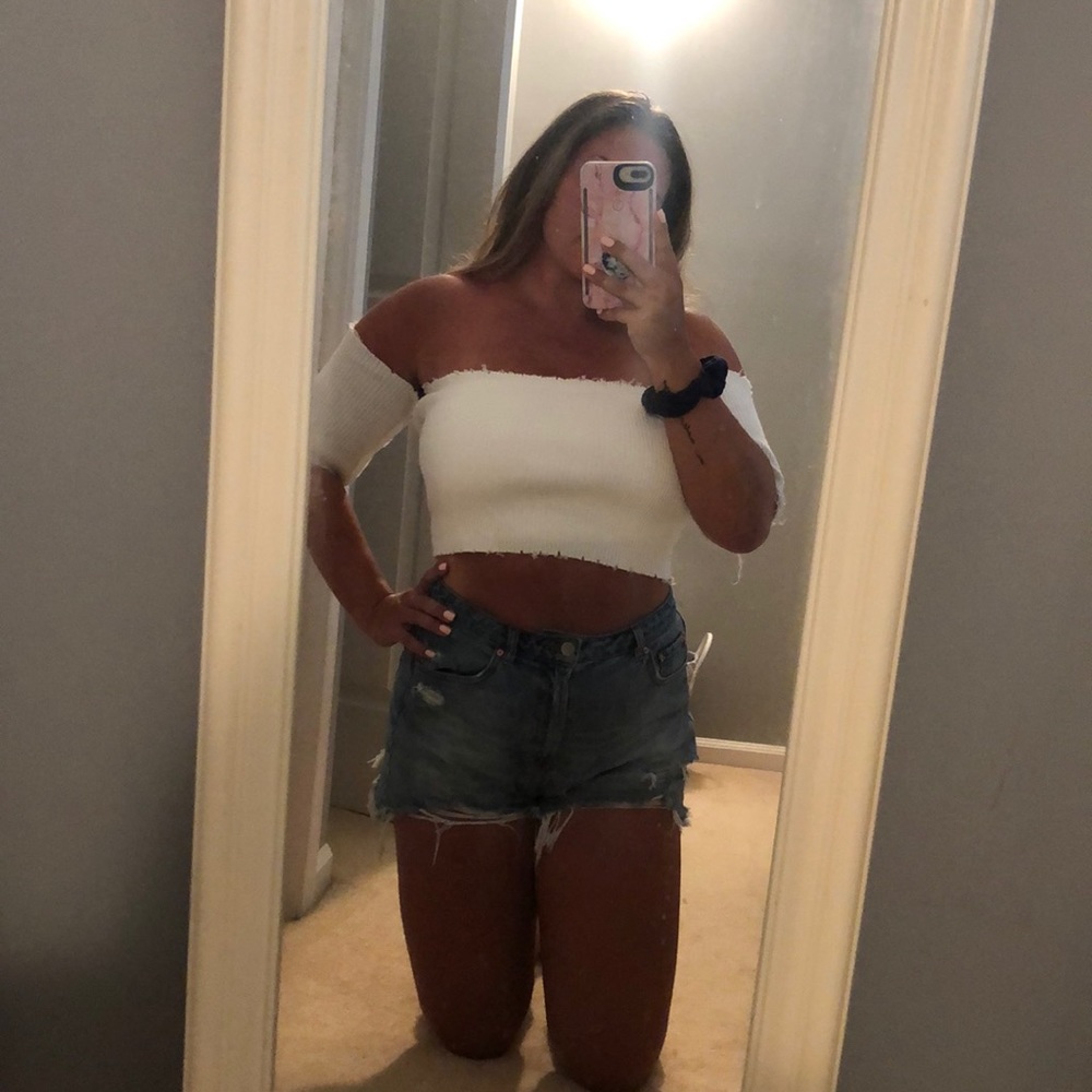 Off shoulder crop white shirt
